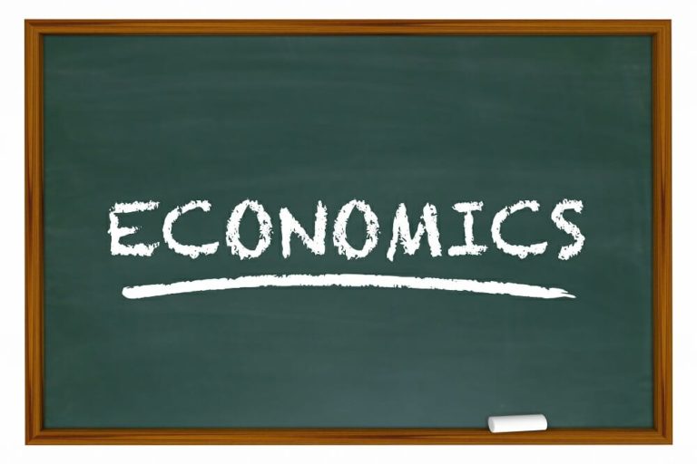 Differences Between Micro and Macro Economics